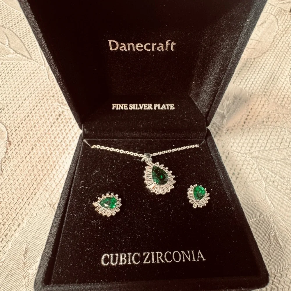 Danecraft Silver Plate Jewelry Set – Green Cubic Zirconia Necklace & Earrings - Picture 1 of 8